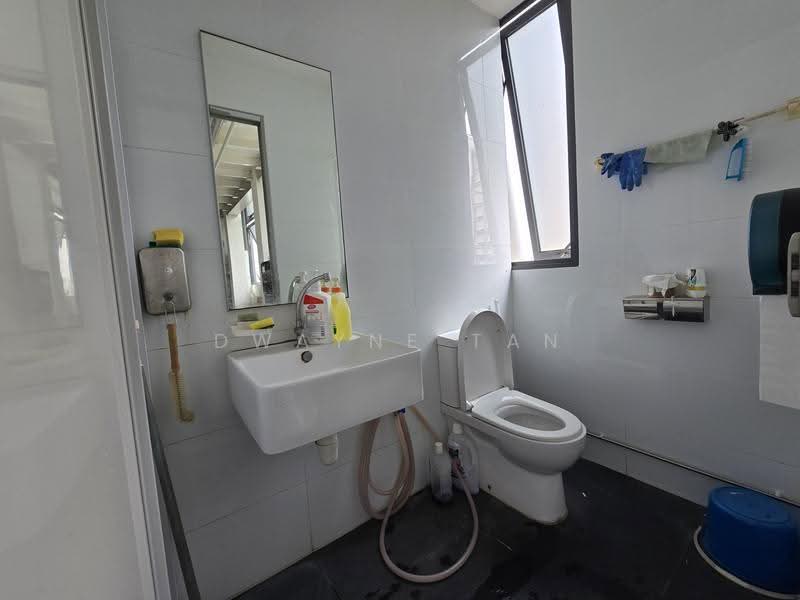 Nordcom II, 2 Gambas Crescent, Sembawang / Yishun, 1,670 sqft, Light Industrial (B1) For Sale, by Dwayne Tan, 500287779 - Bathroom - CommercialGuru.com.sg