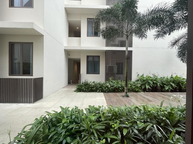 Parksuites, 18 Holland Grove Road, Tanglin / Holland / Bukit Timah, 2 Bedrooms, 872 sqft, Condominium For Sale, by Perline Chua, 500287787 - Exterior - PropertyGuru.com.sg
