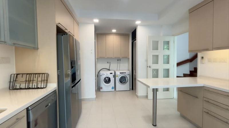 Landed 5 bedroom Terrace near Somerset & Orchard Road, Lloyd Road. Somerset Road, Orchard / River Valley, 5 Bedrooms, 2,242 sqft, Terraced House For Rent, by Meriell Alexiz Kwek, 500287790 - Kitchen - PropertyGuru.com.sg
