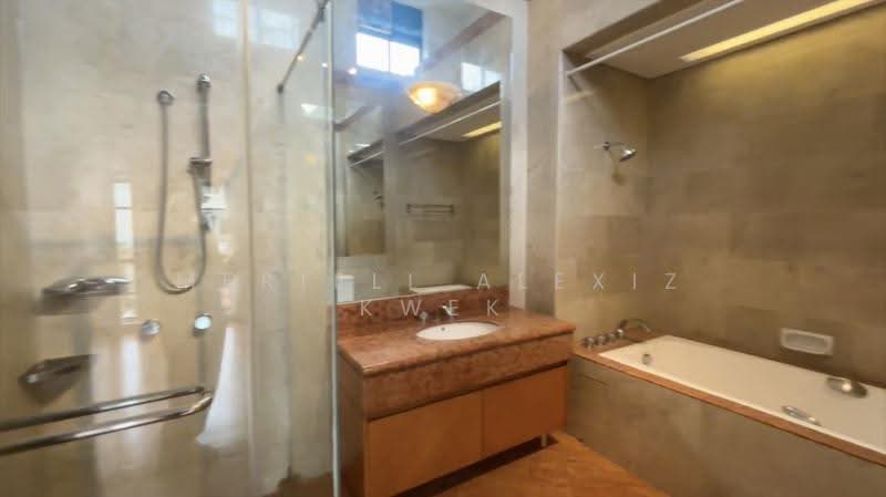 Landed 5 bedroom Terrace near Somerset & Orchard Road, Lloyd Road. Somerset Road, Orchard / River Valley, 5 Bedrooms, 2,242 sqft, Terraced House For Rent, by Meriell Alexiz Kwek, 500287790 - Bathroom - PropertyGuru.com.sg