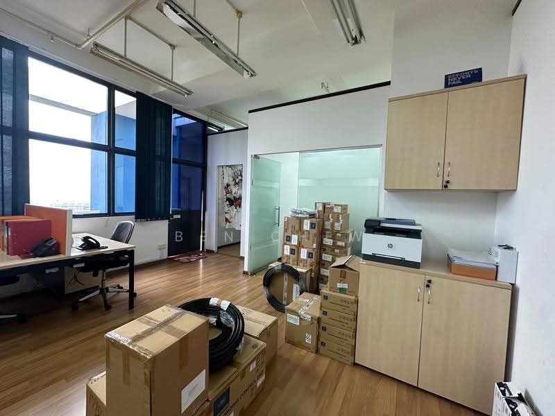 Tradehub 21, 8 Boon Lay Way, Boon Lay / Jurong / Tuas, 1,841 sqft, Light Industrial (B1) For Sale, by Ben Chew, 500287801 - Study - CommercialGuru.com.sg