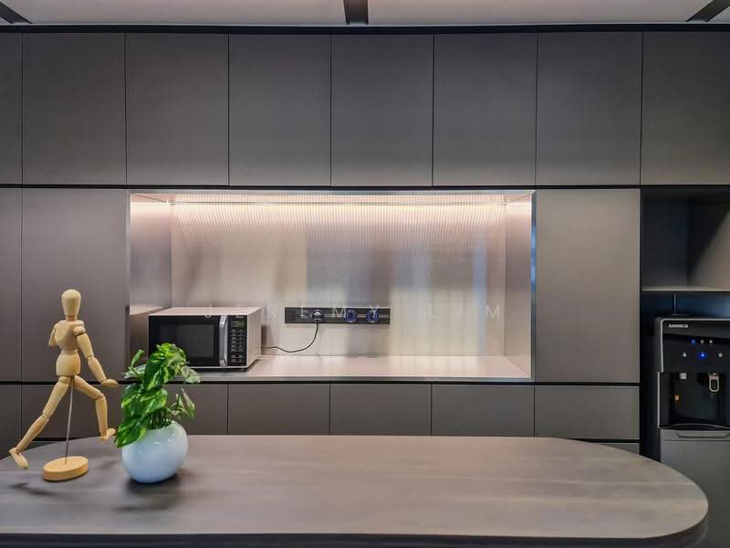 Gateway East, 152 Beach Road, Beach Road / Bugis / Rochor, 4,059 sqft, Office For Rent, by Jeremy Lim, 500287821 - Kitchen - CommercialGuru.com.sg