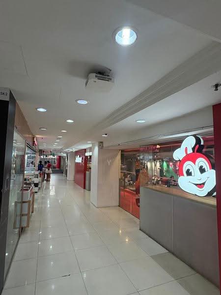 Lucky Plaza, 304 Orchard Road, Orchard / River Valley, 118 sqft, Mall Shop For Sale, by Darryl Ng, 500287824 - Corridor - CommercialGuru.com.sg