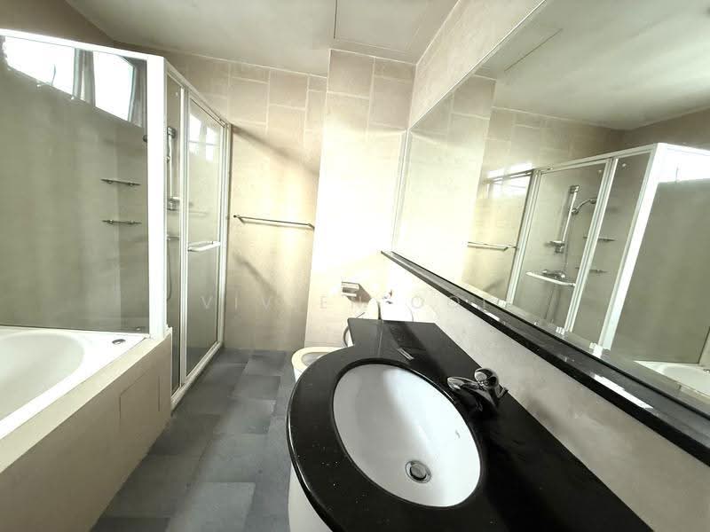 The Dew, 32 Bukit Batok Street 21, Dairy Farm / Bukit Panjang / Choa Chu Kang, 3 Bedrooms, 1,206 sqft, Condominium For Rent, by Vivien Ooi, 500287825 - Bathroom - PropertyGuru.com.sg
