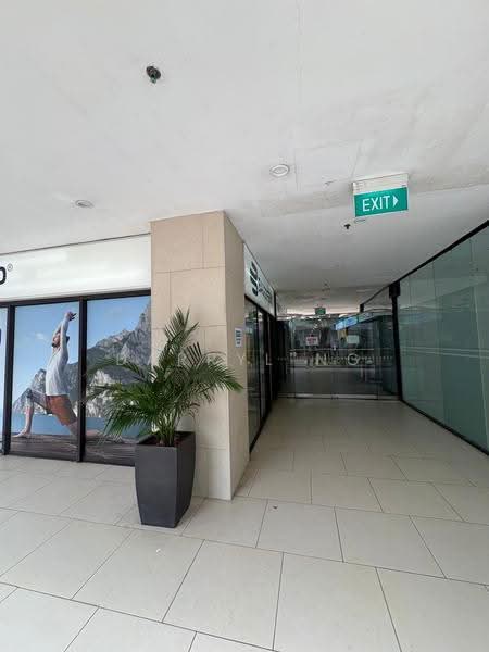 Lucky Plaza, 304 Orchard Road, Orchard / River Valley, 388 sqft, Mall Shop For Sale, by Darryl Ng, 500287842 - Corridor - CommercialGuru.com.sg