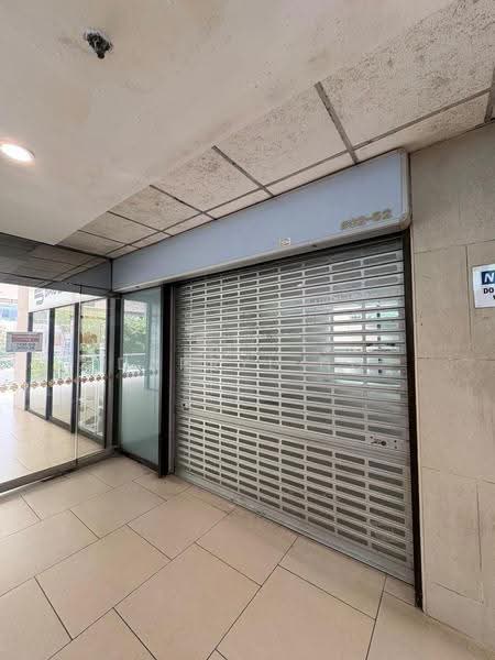 Lucky Plaza, 304 Orchard Road, Orchard / River Valley, 388 sqft, Mall Shop For Sale, by Darryl Ng, 500287842 - Entrance - CommercialGuru.com.sg