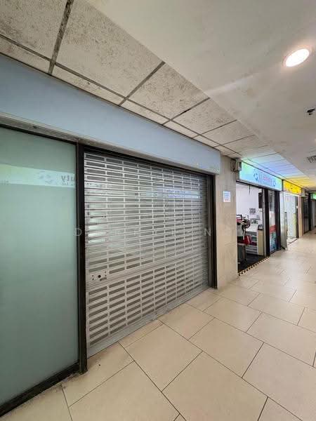 Lucky Plaza, 304 Orchard Road, Orchard / River Valley, 388 sqft, Mall Shop For Sale, by Darryl Ng, 500287842 - Corridor - CommercialGuru.com.sg