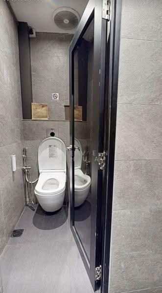 Boat Quay Shophouse Circular Road, Circular Road, Boat Quay / Raffles Place / Marina, 4,402 sqft, Shop / Shophouse For Sale, by Steven Chua, 500287852 - Bathroom - CommercialGuru.com.sg