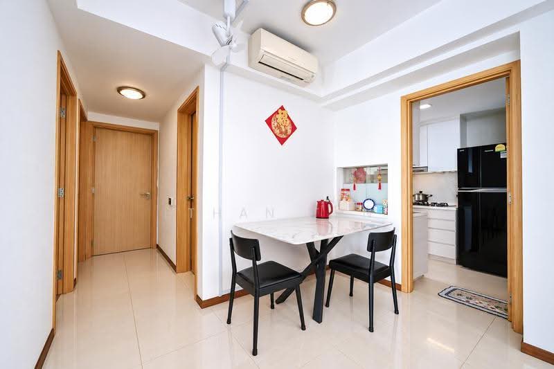 The Tampines Trilliant, 33 Tampines Central 7, Pasir Ris / Tampines, 3 Bedrooms, 872 sqft, Condominium For Sale, by Ethan Tan, 500287858 - Corridor - PropertyGuru.com.sg