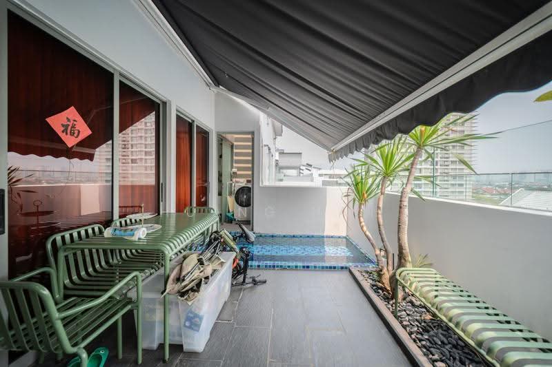 Kembangan Suites, 16 Jalan Masjid, Eunos / Geylang / Paya Lebar, 2 Bedrooms, 969 sqft, Condominium For Sale, by Huang Han, 500287878 - Balcony - PropertyGuru.com.sg