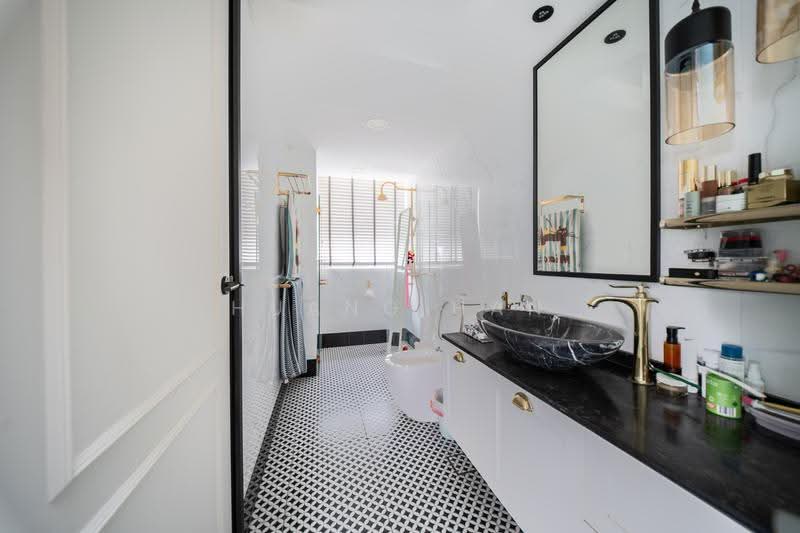 Kembangan Suites, 16 Jalan Masjid, Eunos / Geylang / Paya Lebar, 2 Bedrooms, 969 sqft, Condominium For Sale, by Huang Han, 500287878 - Bathroom - PropertyGuru.com.sg