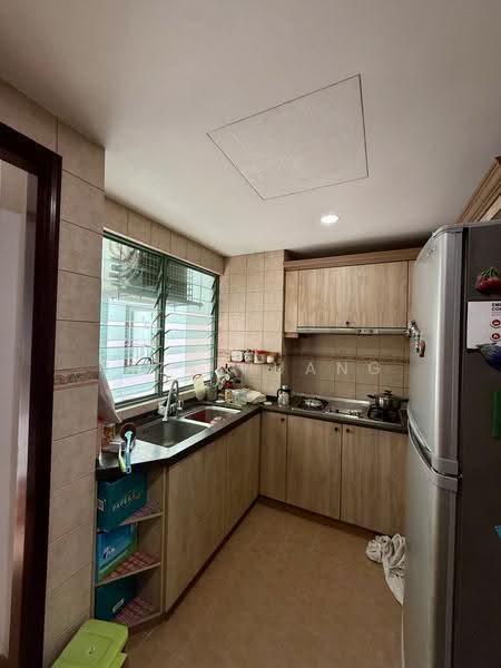 Stratford Court, 41A Bedok Ria Crescent, Bedok / Upper East Coast, 3 Bedrooms, 1,227 sqft, Condominium For Sale, by Liza Huang, 500287917 - Kitchen - PropertyGuru.com.sg