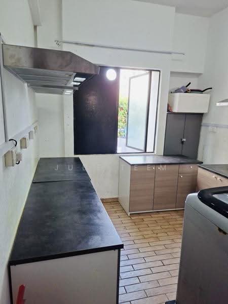 Worker stay in Lor 12 geylang, Lor 12 geylang, Eunos / Geylang / Paya Lebar, 1 Bedroom, 500 sqft, Walk-up Apartment For Rent, by Jude Teem, 500287929 - Kitchen - PropertyGuru.com.sg