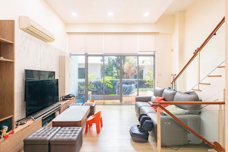 Springhill, Sembawang Walk, Sembawang / Yishun, 5 Bedrooms, 2,917 sqft, Terraced House For Sale, by Eevian Loi, 500287947 - Living Room - PropertyGuru.com.sg