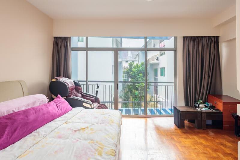 Springhill, Sembawang Walk, Sembawang / Yishun, 5 Bedrooms, 2,917 sqft, Terraced House For Sale, by Eevian Loi, 500287947 - Master Bedroom - PropertyGuru.com.sg