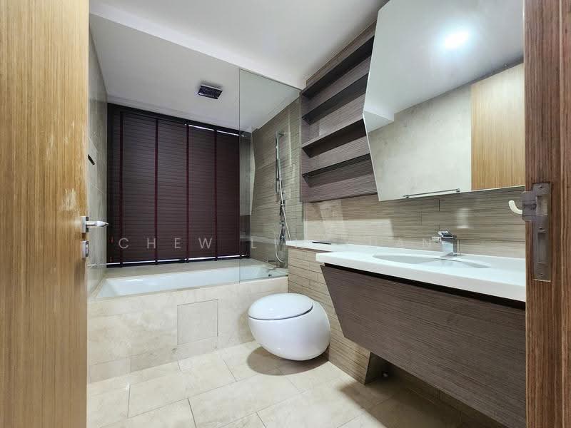 V on Shenton, 5A Shenton Way, Boat Quay / Raffles Place / Marina, 2 Bedrooms, 1,055 sqft, Condominium For Sale, by Chew Lih Yuan, 500287958 - Bathroom - PropertyGuru.com.sg