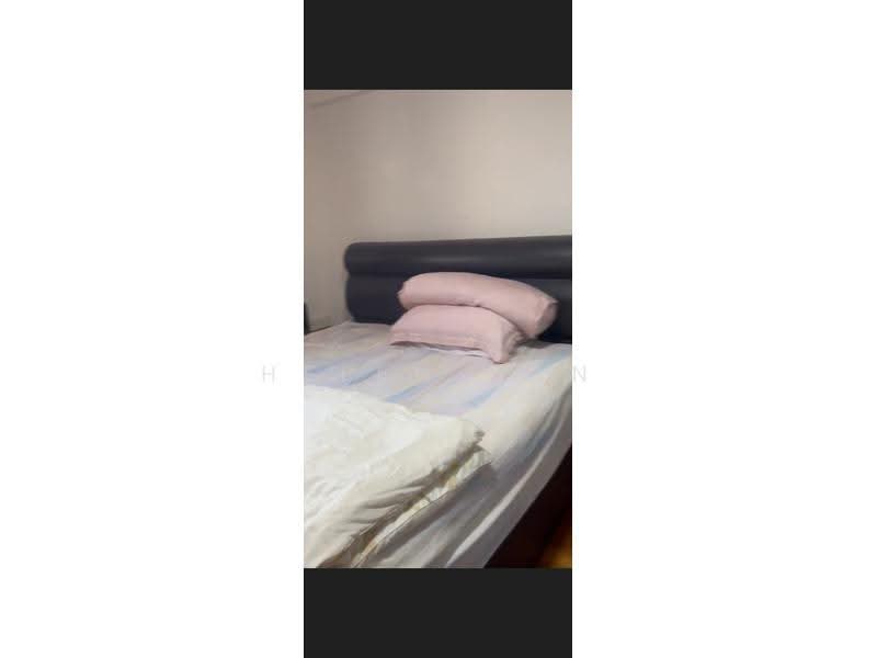 10 Eunos Crescent, 10 Eunos Crescent, Eunos / Geylang / Paya Lebar, 1 Bedroom, 150 sqft, HDB Flat For Rent, by Helen Han, 500287976 - Large size of Queen bed - PropertyGuru.com.sg