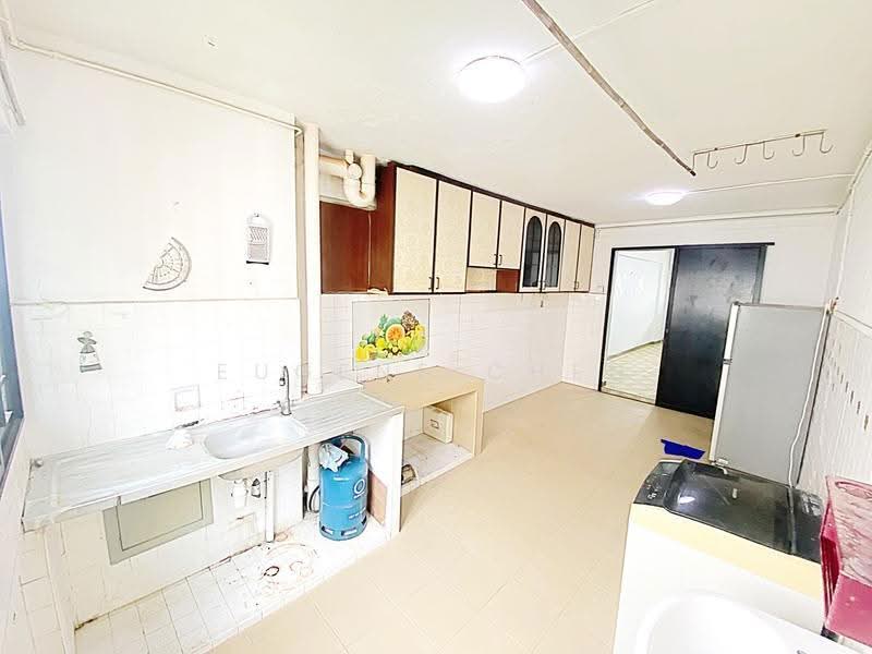 557 Ang Mo Kio Avenue 10, 557 Ang Mo Kio Avenue 10, Ang Mo Kio / Bishan / Thomson, 2 Bedrooms, 732 sqft, HDB Flat For Sale, by Eugene Chen, 500287983 - Kitchen - PropertyGuru.com.sg