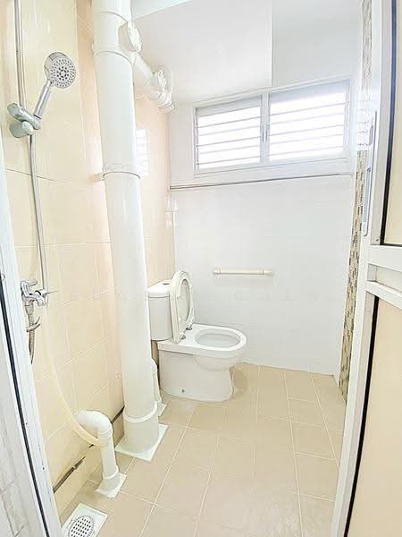557 Ang Mo Kio Avenue 10, 557 Ang Mo Kio Avenue 10, Ang Mo Kio / Bishan / Thomson, 2 Bedrooms, 732 sqft, HDB Flat For Sale, by Eugene Chen, 500287983 - Bathroom - PropertyGuru.com.sg
