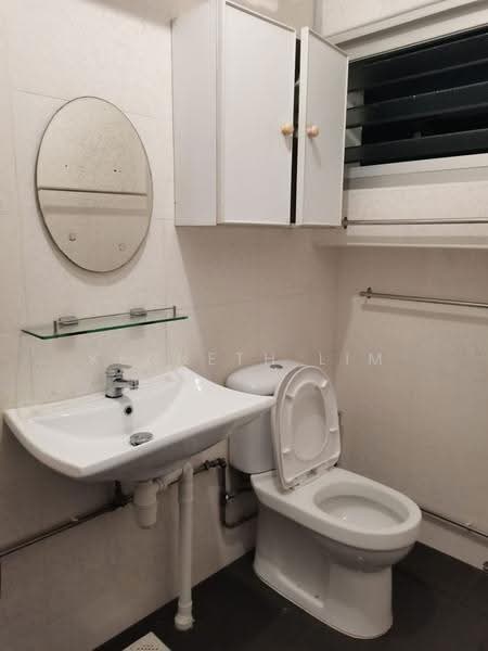 654 Jalan Tenaga, 654 Jalan Tenaga, Eunos / Geylang / Paya Lebar, Room Rental, 200 sqft, HDB Flat For Rent, by Kenneth Lim, 500287985 - Bathroom - PropertyGuru.com.sg