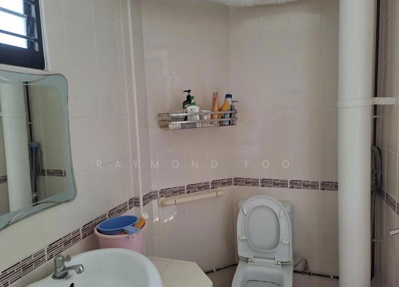107 Jurong East Street 13, 107 Jurong East Street 13, Boon Lay / Jurong / Tuas, Room Rental, 150 sqft, HDB Flat For Rent, by Raymond Foo, 500288005 - Bathroom - PropertyGuru.com.sg