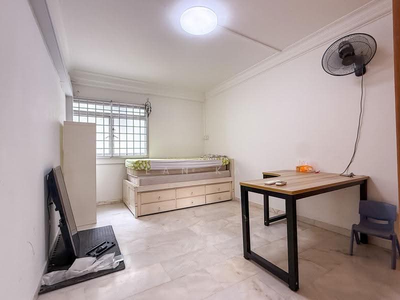 658 Hougang Avenue 8, 658 Hougang Avenue 8, Hougang / Punggol / Sengkang, 3 Bedrooms, 1,152 sqft, HDB Flat For Sale, by Dean Kam, 500288016 - Bedroom - PropertyGuru.com.sg