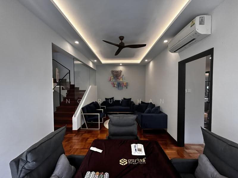 Spacious Corner Terrace at Hillview, Hillview way, Dairy Farm / Bukit Panjang / Choa Chu Kang, 5 Bedrooms, 3,700 sqft, Terraced House For Sale, by Ng Rui Han, 500288028 - PropertyGuru.com.sg