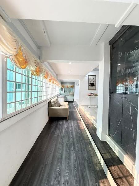 272 Tampines Street 22, 272 Tampines Street 22, Pasir Ris / Tampines, 4 Bedrooms, 1,851 sqft, HDB Flat For Sale, by Rusydi Yusoff, 500288038 - Corridor - PropertyGuru.com.sg