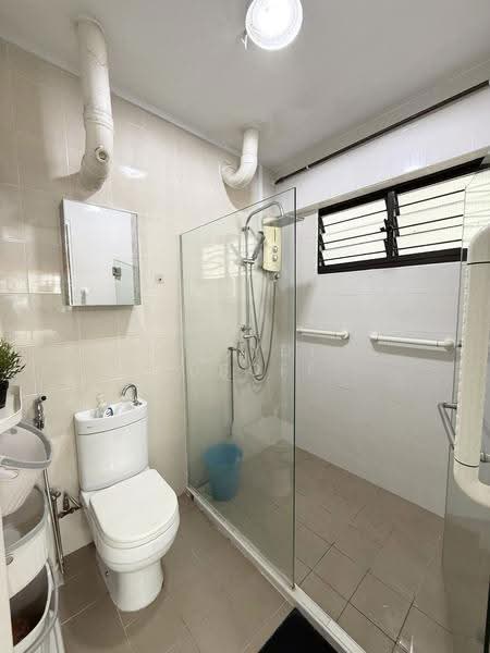 272 Tampines Street 22, 272 Tampines Street 22, Pasir Ris / Tampines, 4 Bedrooms, 1,851 sqft, HDB Flat For Sale, by Rusydi Yusoff, 500288038 - Bathroom - PropertyGuru.com.sg