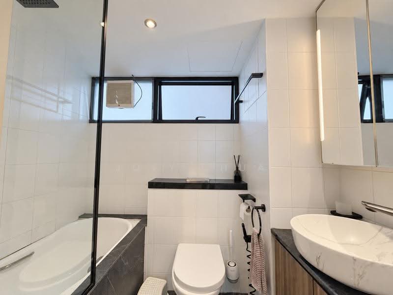90 Dawson Road, 90 Dawson Road, Alexandra / Commonwealth, 3 Bedrooms, 1,023 sqft, HDB Flat For Sale, by Joey Chua, 500288044 - Master Bathroom - PropertyGuru.com.sg