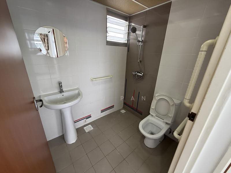 220C Sumang Lane, 220C Sumang Lane, Hougang / Punggol / Sengkang, 2 Bedrooms, 732 sqft, HDB Flat For Sale, by Don Pan, 500288069 - Bathroom - PropertyGuru.com.sg