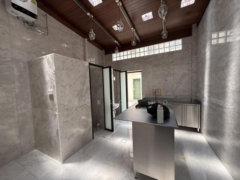 Marshall Road, Marshall Road, East Coast / Marine Parade, 3 Bedrooms, 1,600 sqft, Shophouse For Rent, by Jackson Ho, 500288070 - Bathroom - PropertyGuru.com.sg