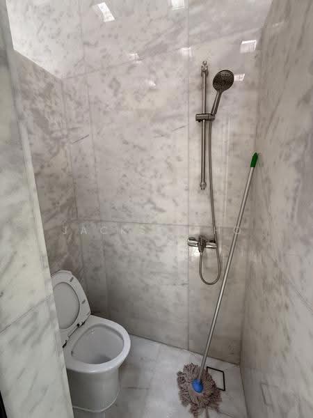 Marshall Road, Marshall Road, East Coast / Marine Parade, 3 Bedrooms, 1,600 sqft, Shophouse For Rent, by Jackson Ho, 500288070 - Bathroom - PropertyGuru.com.sg