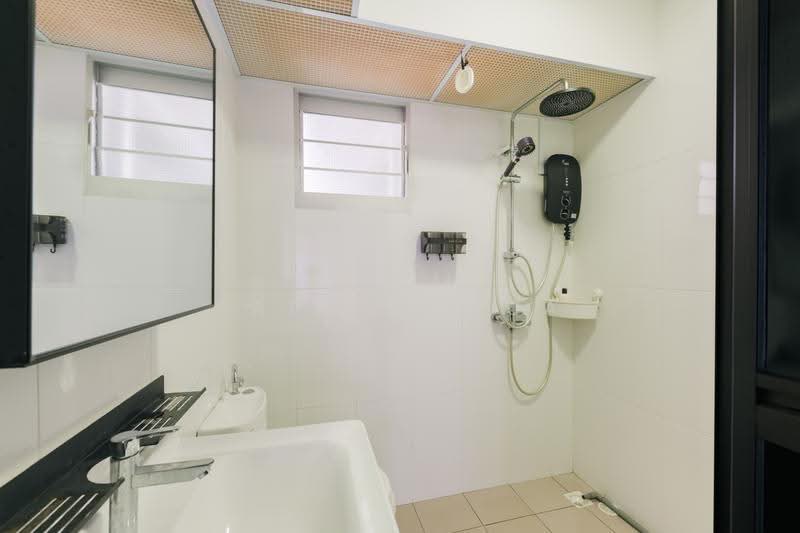 222C Bedok North Drive, 222C Bedok North Drive, Bedok / Upper East Coast, 3 Bedrooms, 990 sqft, HDB Flat For Sale, by Karen Chua, 500288080 - Bathroom - PropertyGuru.com.sg