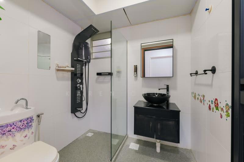 222C Bedok North Drive, 222C Bedok North Drive, Bedok / Upper East Coast, 3 Bedrooms, 990 sqft, HDB Flat For Sale, by Karen Chua, 500288080 - Bathroom - PropertyGuru.com.sg