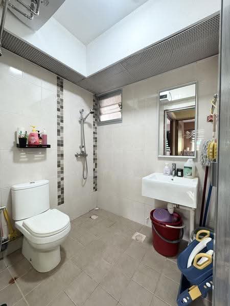 454 Fajar Road, 454 Fajar Road, Dairy Farm / Bukit Panjang / Choa Chu Kang, 2 Bedrooms, 731 sqft, HDB Flat For Sale, by Rusydi Yusoff, 500288085 - Bathroom - PropertyGuru.com.sg