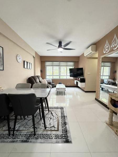 454 Fajar Road, 454 Fajar Road, Dairy Farm / Bukit Panjang / Choa Chu Kang, 2 Bedrooms, 731 sqft, HDB Flat For Sale, by Rusydi Yusoff, 500288085 - Living Room - PropertyGuru.com.sg