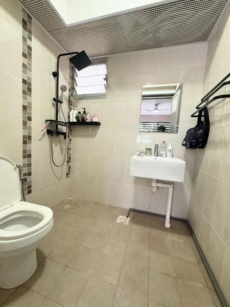 454 Fajar Road, 454 Fajar Road, Dairy Farm / Bukit Panjang / Choa Chu Kang, 2 Bedrooms, 731 sqft, HDB Flat For Sale, by Rusydi Yusoff, 500288085 - Bathroom - PropertyGuru.com.sg