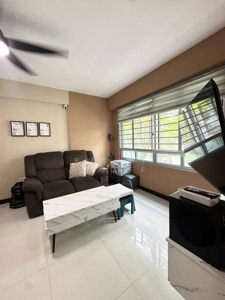 454 Fajar Road, 454 Fajar Road, Dairy Farm / Bukit Panjang / Choa Chu Kang, 2 Bedrooms, 731 sqft, HDB Flat For Sale, by Rusydi Yusoff, 500288085 - Living Room - PropertyGuru.com.sg