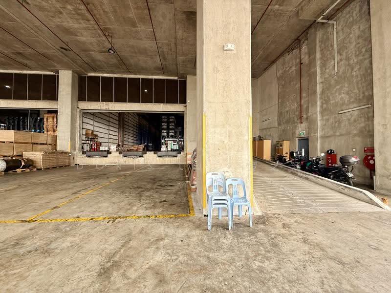 Ramp Up Corner Warehouse | 3 bays | 7.5m clear, Gul Ave/ Gul Circle/ Gul Cres/ Gul Way/ Pioneer, Boon Lay / Jurong / Tuas, 20,100 sqft, Warehouse For Rent, by Doris Luo 罗之涵, 500288108 - Exterior - CommercialGuru.com.sg