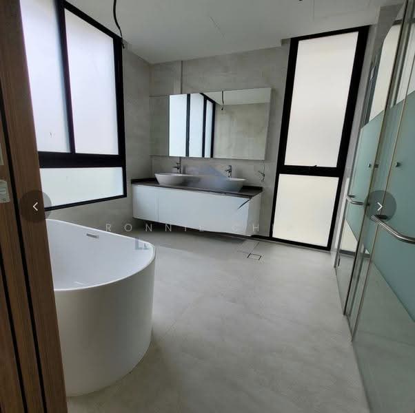 Lim Ah Woo / Sandy Lane / Green Lane, East Coast / Marine Parade, 8 Bedrooms, 5,760 sqft, Detached House For Sale, by Ronnie Chia, 500288117 - Bathroom - PropertyGuru.com.sg