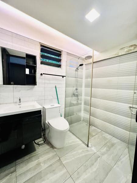 467A Fernvale Link, 467A Fernvale Link, Seletar / Yio Chu Kang, 3 Bedrooms, 1,001 sqft, HDB Flat For Sale, by Noor Deen, 500288138 - Master Bathroom - PropertyGuru.com.sg