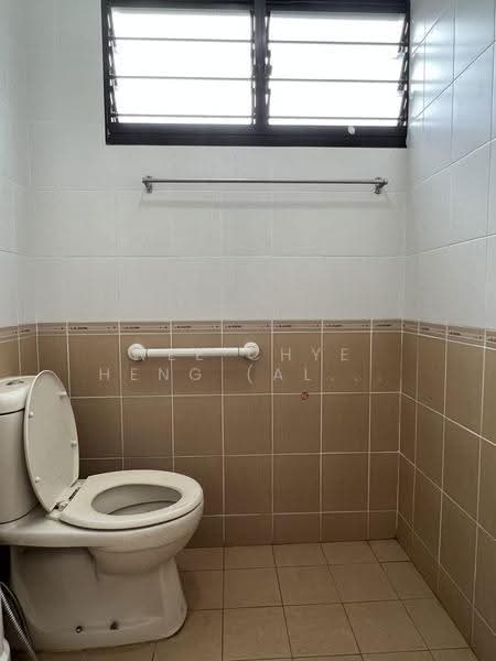 228 Bukit Batok Central, 228 Bukit Batok Central, Dairy Farm / Bukit Panjang / Choa Chu Kang, 2 Bedrooms, 785 sqft, HDB Flat For Rent, by Wee Chye Heng (Alan Wee), 500288139 - Bathroom - PropertyGuru.com.sg