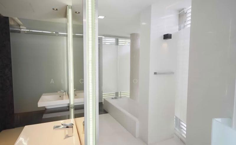 Jalan Elok, Jalan Elok, Orchard / River Valley, 5 Bedrooms, 6,600 sqft, Corner Terrace For Sale, by Alice Cho Mei Poh, 500288148 - Bathroom - PropertyGuru.com.sg