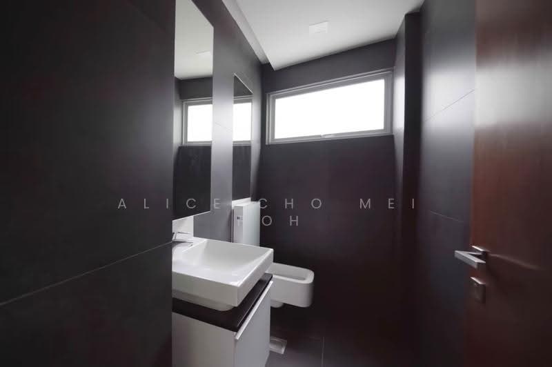 Jalan Elok, Jalan Elok, Orchard / River Valley, 5 Bedrooms, 6,600 sqft, Corner Terrace For Sale, by Alice Cho Mei Poh, 500288148 - Bathroom - PropertyGuru.com.sg