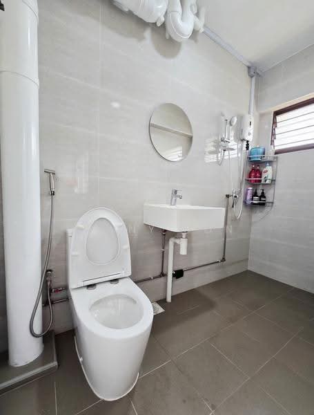 384 Tampines Street 32, 384 Tampines Street 32, Pasir Ris / Tampines, 4 Bedrooms, 1,453 sqft, HDB Flat For Sale, by Kenny Oon, 500288159 - Bathroom - PropertyGuru.com.sg