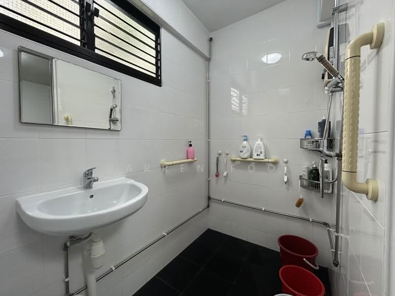 622 Ang Mo Kio Avenue 9, 622 Ang Mo Kio Avenue 9, Ang Mo Kio / Bishan / Thomson, 3 Bedrooms, 121 sqft, HDB Flat For Rent, by Darren Foo, 500288165 - Bathroom - PropertyGuru.com.sg