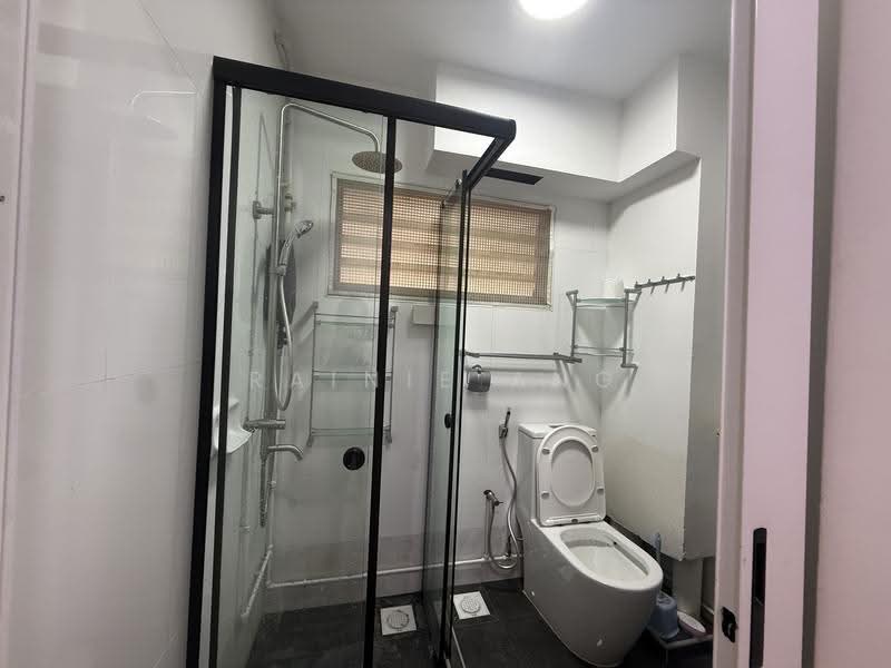 94C Bedok North Avenue 4, 94C Bedok North Avenue 4, Bedok / Upper East Coast, 4 Bedrooms, 1,593 sqft, HDB Flat For Rent, by Rainie Ang, 500288175 - Bathroom - PropertyGuru.com.sg