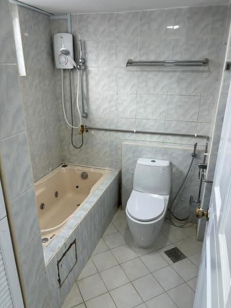 Elite park Ave, East Coast / Marine Parade, Room Rental, 150 sqft, Terraced House For Rent, by Jacky Quek, 500288202 - Bathroom - PropertyGuru.com.sg