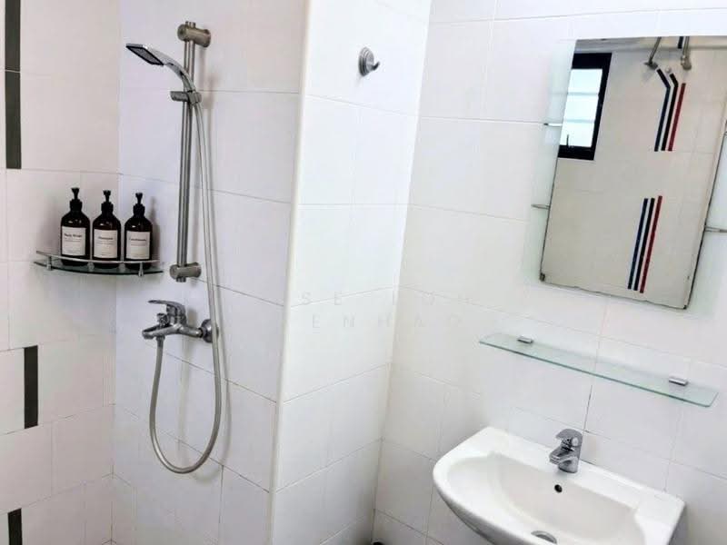 489 Admiralty Link, 489 Admiralty Link, Sembawang / Yishun, 3 Bedrooms, 1,033 sqft, HDB Flat For Sale, by Jose Loh Zhenhao, 500288206 - Bathroom - PropertyGuru.com.sg
